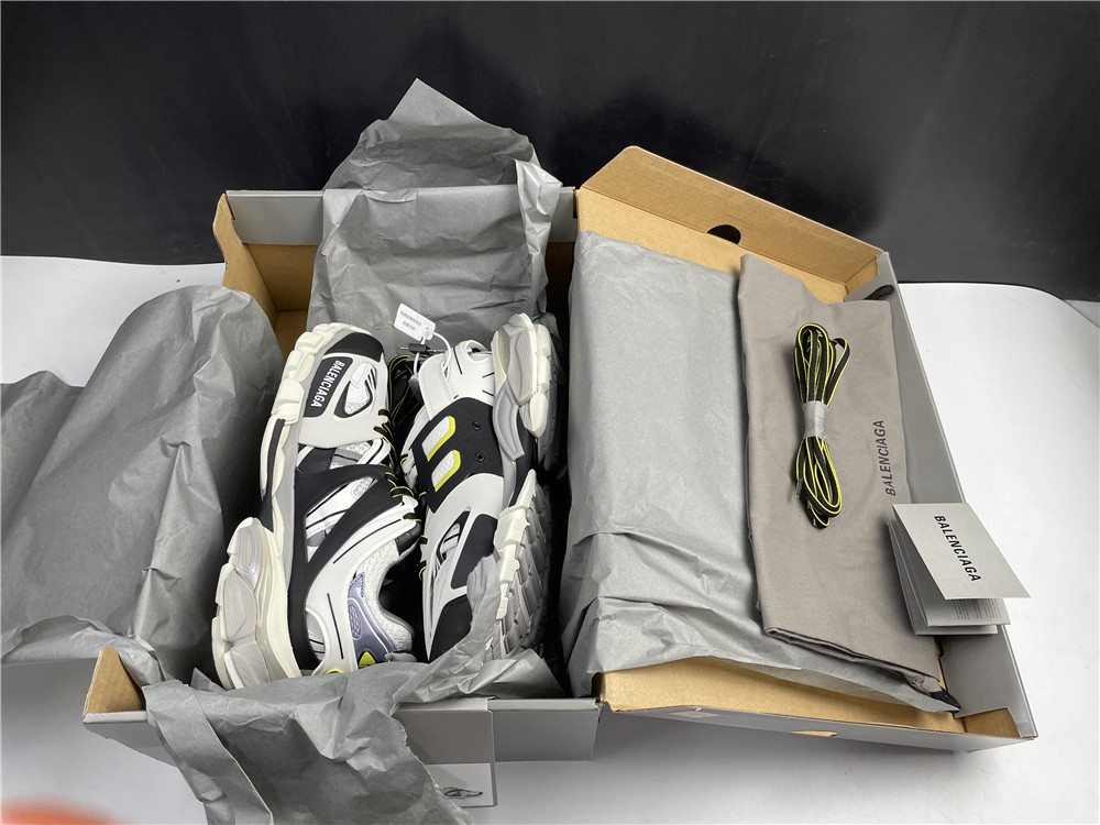 TRIPLE-S SNEAKER